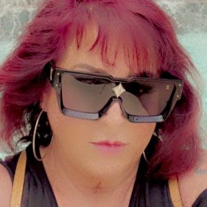 Meet your Posher, Dina